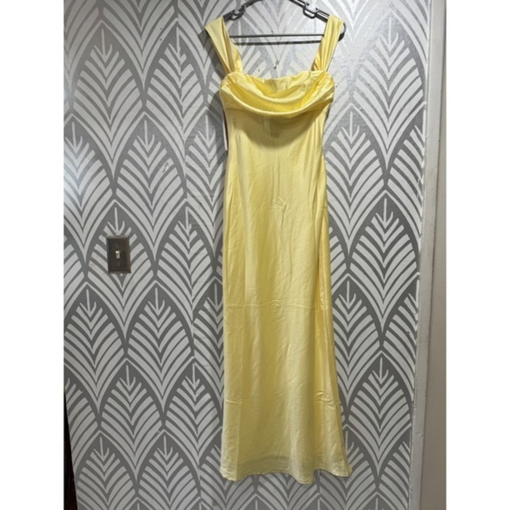 Princess Polly Azura Yellow Satin Off The Shoulder Maxi Dress Formal Gown
4 - Picture 3 of 7